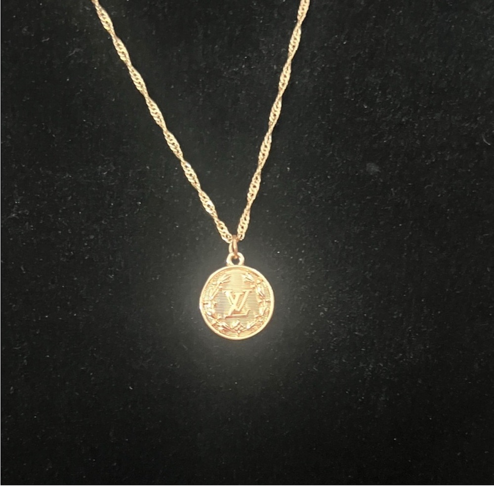 Louis Vuitton Gold Medallion Necklace - Picture 2 of 3